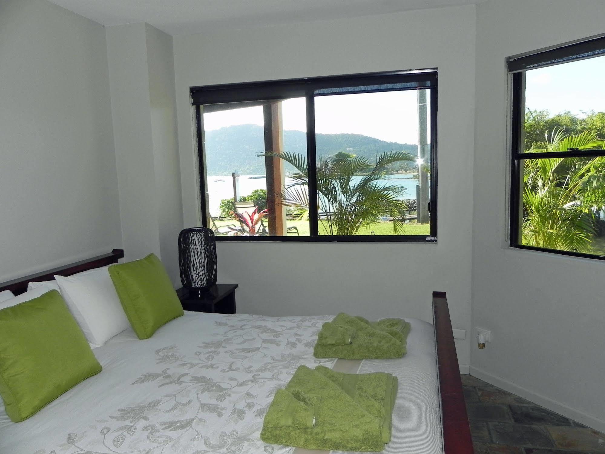 Airlie Waterfront Bed & Breakfast 에일리비치 외부 사진