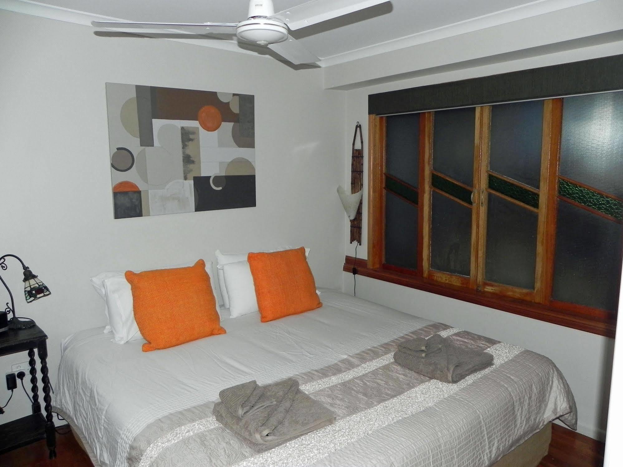 Airlie Waterfront Bed & Breakfast 에일리비치 외부 사진