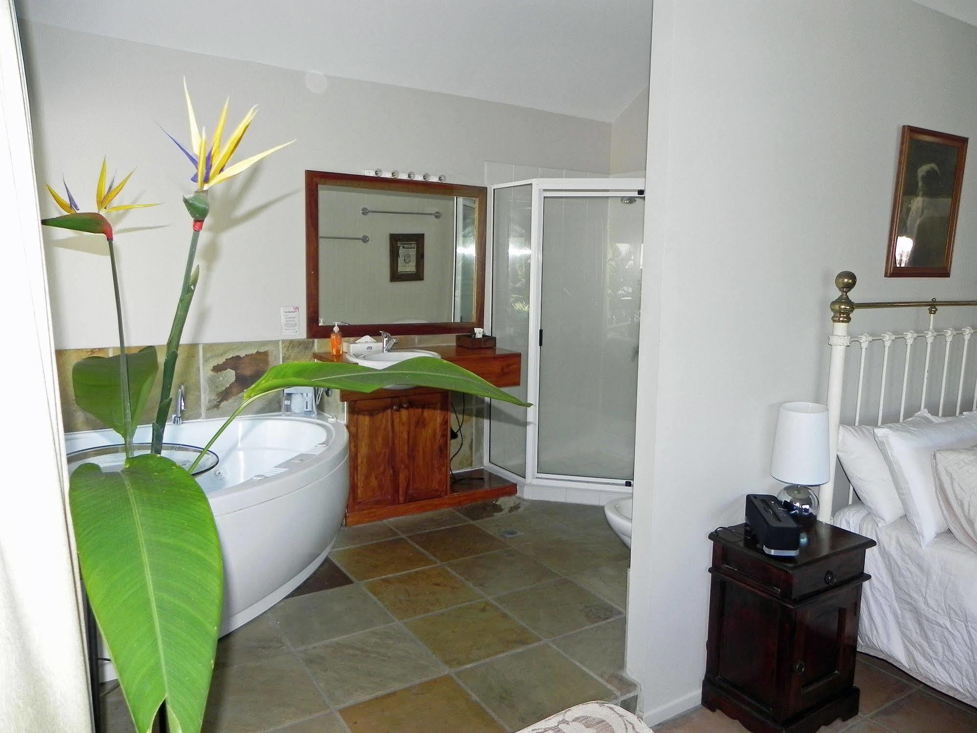 Airlie Waterfront Bed & Breakfast 에일리비치 외부 사진